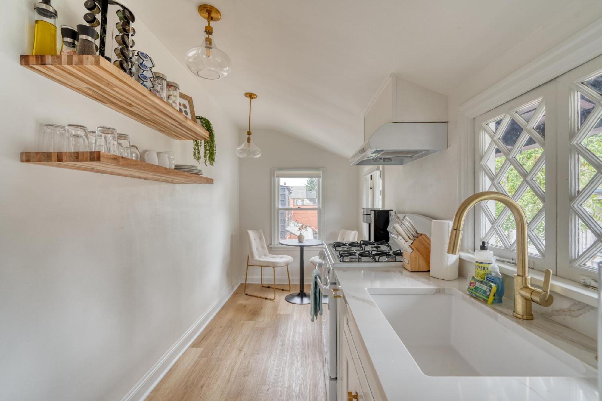 Holiday home Collection - The Sullivan's Gulch Retreat - 94 Walk Score Portland