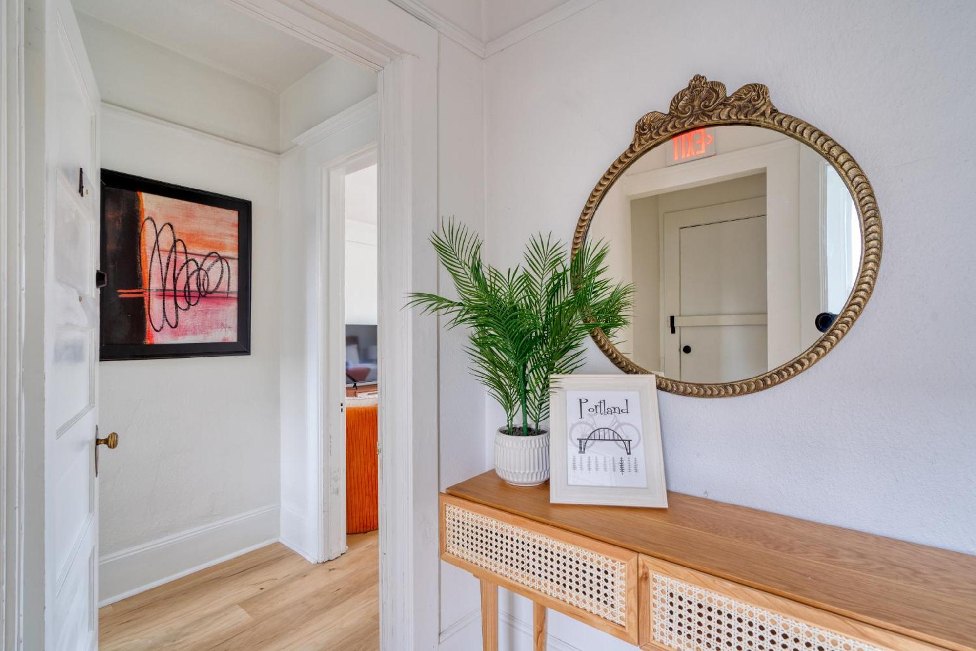 Holiday home Collection - The Sullivan's Gulch Retreat - 94 Walk Score Portland